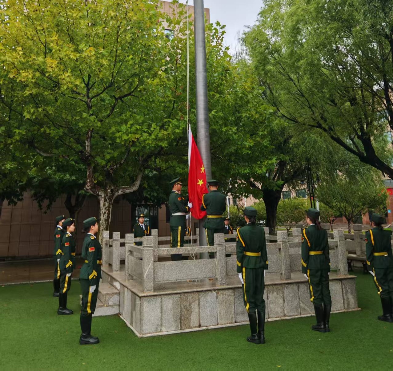 铸爱国心 立强国志 践报国行 ——庆祝中华人民共和国成立76周年升旗仪式