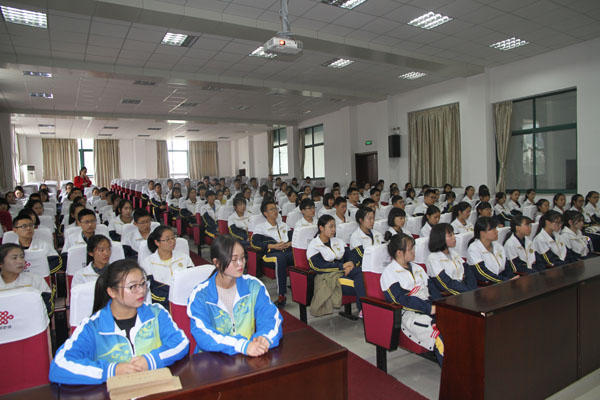 全体学生.jpg
