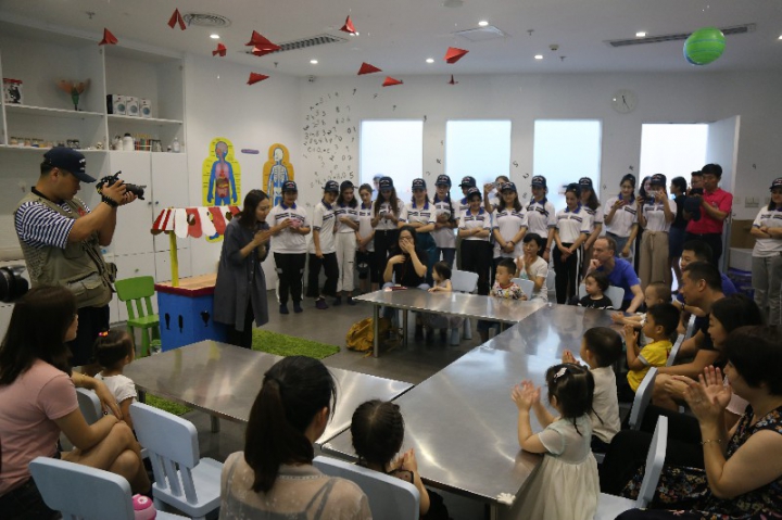10在深圳家盒子早教机构学习.jpg